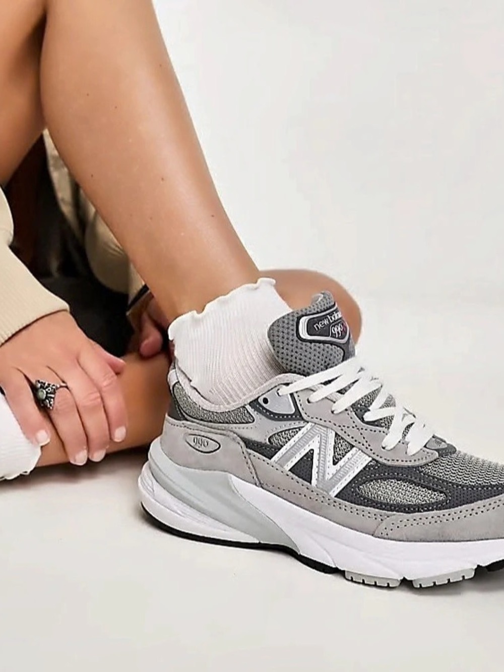 New Balance 990v5 Women's Gray & White US 8.5 Sneakers